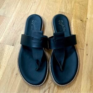 Seychelles 6 Black Thong Sandals Flats